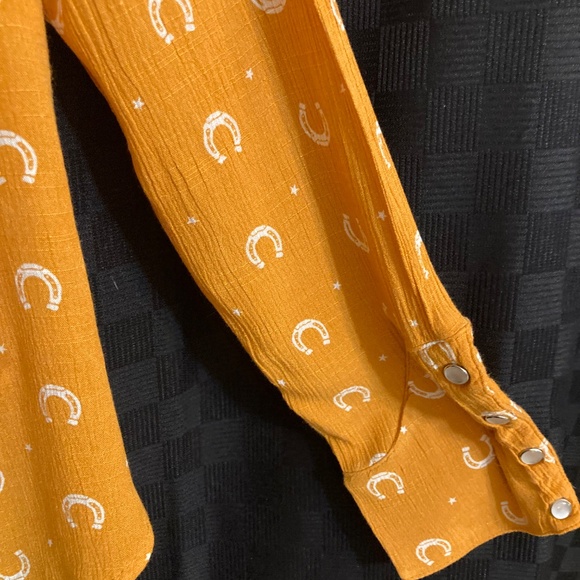 Idylwind Miranda Lambert Fringed shirt - Picture 4 of 9